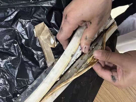 硅膠板粘接鋁板怎么選擇膠水，九點為您推薦耐250℃高溫結構密封膠