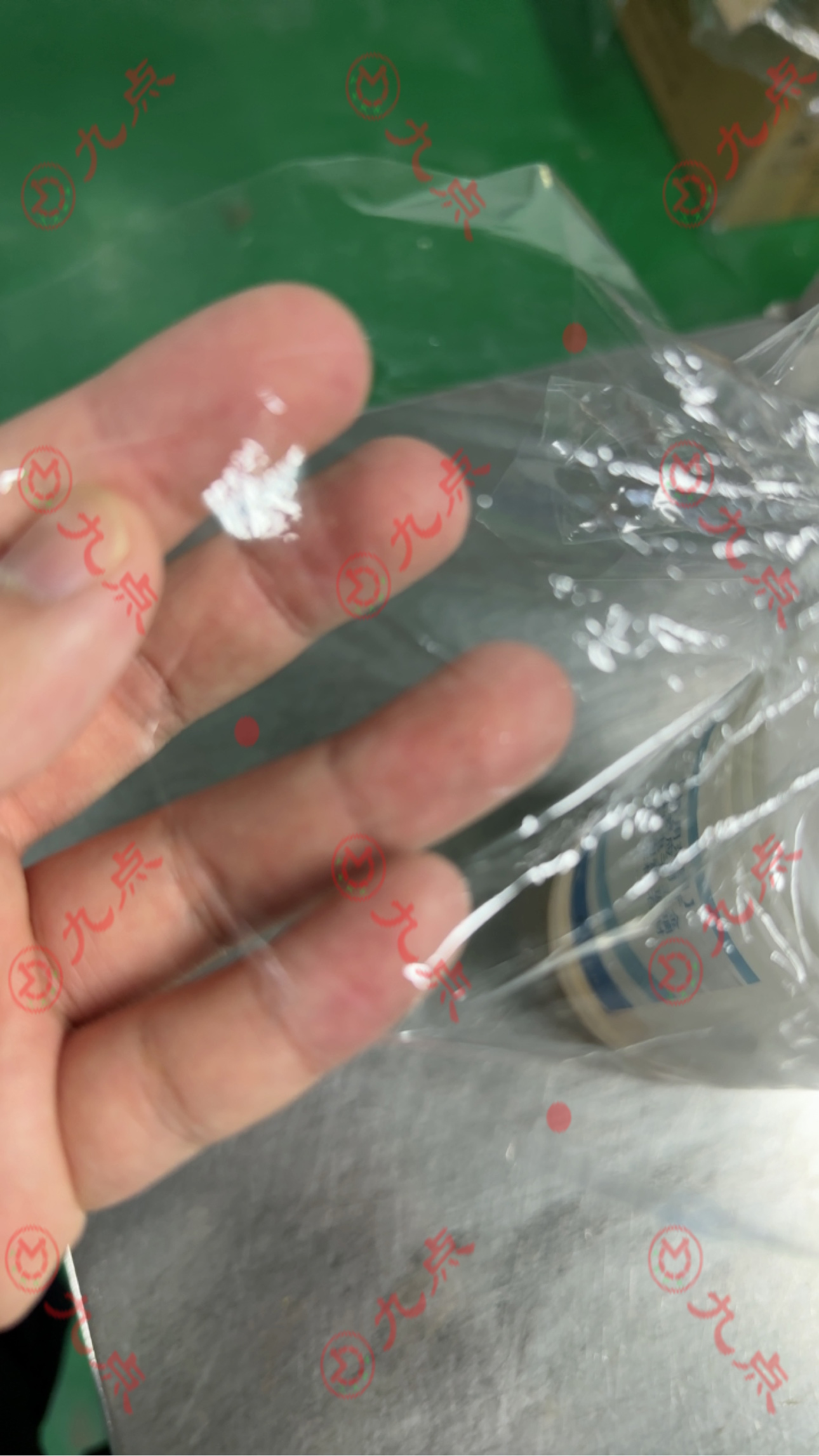 PVC粘接塑料薄膜膠水怎么選擇?試試九點無色透明快干強力膠